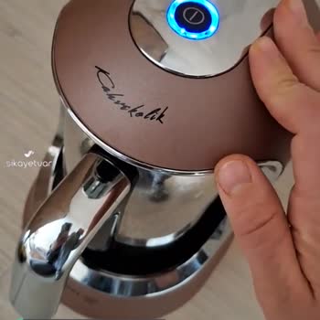 Korkmaz Kahve Makinesi Mavi Işık Yanıp Ötüyor