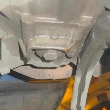 Garanti Kapsamında Yağ Kaçağı İçin Acil Onarım Ve Bilgilendirme İstiyorum