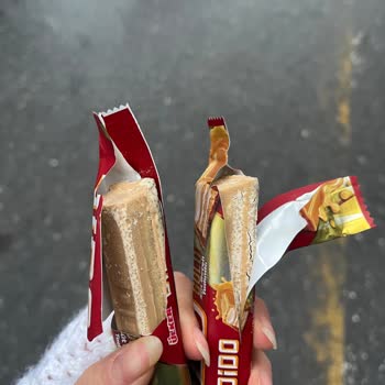 Tarihi Geçmemiş Bozuk Çikolata Ve Yetersiz Müşteri Desteği