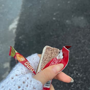 Tarihi Geçmemiş Bozuk Çikolata Ve Yetersiz Müşteri Desteği