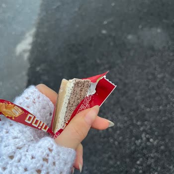 Tarihi Geçmemiş Bozuk Çikolata Ve Yetersiz Müşteri Desteği