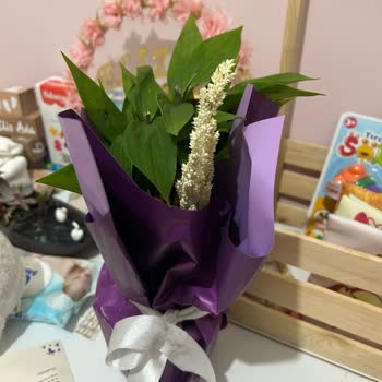 Lilyum Çiçeğinde Kırık Dallar Ve Özensiz Hazırlık Teslim Edildi