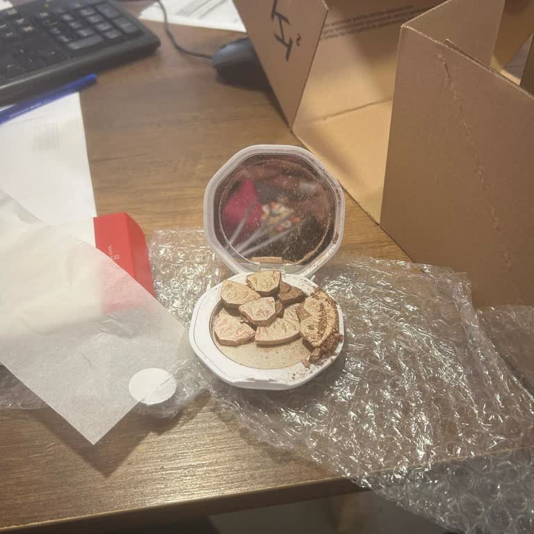 Kırık Ürün Ve Yardımsız Müşteri Hizmeti