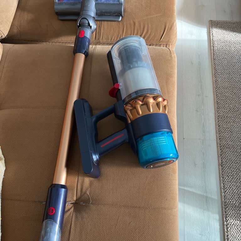 Dyson Gen 5 Süpürge Sürekli Çekim Ve Elektrik Problemleriyle Servis Çözümünden Memnun Değil