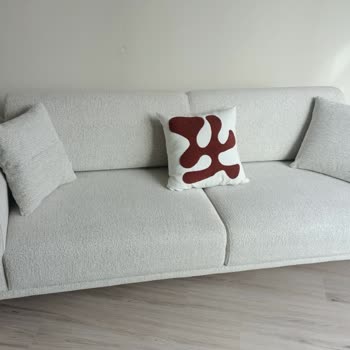 Krem Renkli Koltuk Beyaz Geldi Ve Ayak Renkleri Uyuşmaz, Değişim İsteği Reddedildi