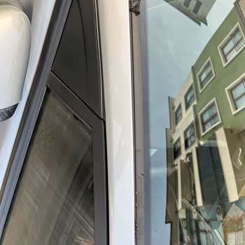 Ford Yetkili Serviste Araç Kapı Ve Cam Hasarı Ve Yanıltıcı Kamera İddiaları