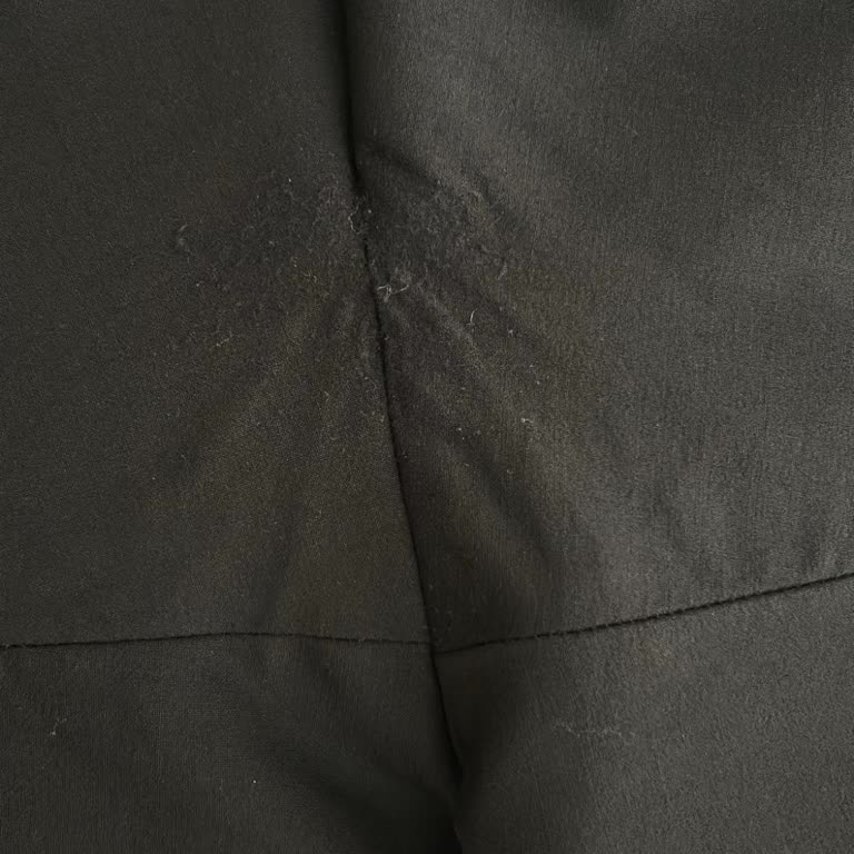 Pantolon Üzerindeki Erimeler Ve Deformasyonlar Nedeniyle Ücretsiz Ürün Değişimi Talebi