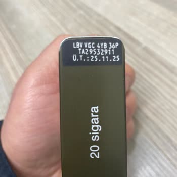 Parliament Blue Sigara Paketi İçinde Sert Odun Parçaları