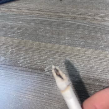 Parliament Blue Sigara Paketi İçinde Sert Odun Parçaları