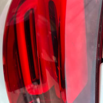 Stop Lambalarının Kendi Kendine Çatlaması Garanti Kapsamına Alınmadı