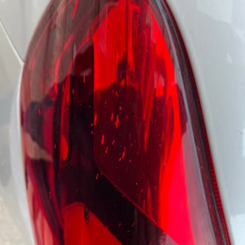 Stop Lambalarının Kendi Kendine Çatlaması Garanti Kapsamına Alınmadı