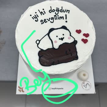 Doğum Pastasındaki Görsel Fark Ve Saygısız Tutum