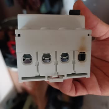 Günsan RCD Yangını Evimdeki Kombi, Buzdolabı Ve Modemi Yok Etti