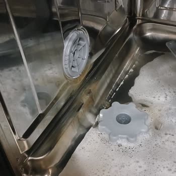 Paslanan Vestel Bulaşık Makinesi Kapak Açıyor, Ücretsiz Değişim Talebi