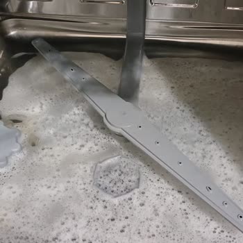 Paslanan Vestel Bulaşık Makinesi Kapak Açıyor, Ücretsiz Değişim Talebi