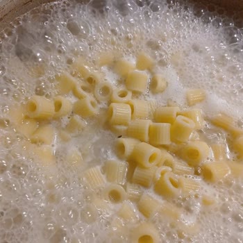 Mutlu Makarnasında Böcek Tespiti Ve Hijyen Endişesi