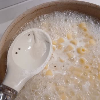 Mutlu Makarnasında Böcek Tespiti Ve Hijyen Endişesi