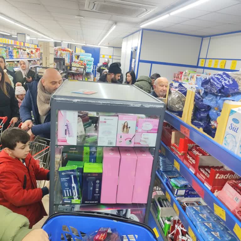 Kasa Açılmaması Ve Nakit Ödeme Reddi Müşterileri Uzun Süre Bekletti