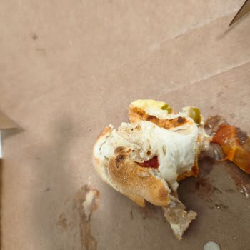 Çiğ Hamurlu Domino's Burger Üzerine Şikayet: Sağlık Riski Ve Ücret İadesi Talebi