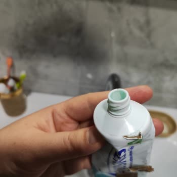 Sensodyne Diş Macununda Yabancı Madde Çıktı Ve Diş Etinde Yara Oluştu