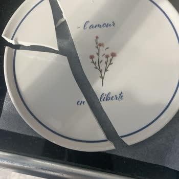 Teslimat Hatası: Güvenlik Kulübesinde Bırakılan Ve Hasarlı Kargo