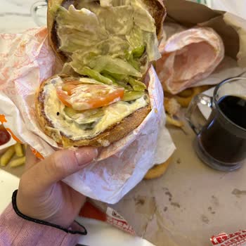 Popchicken Sandviçinde Tavuk Parçası Eksik 325 TL Haksız Ücret