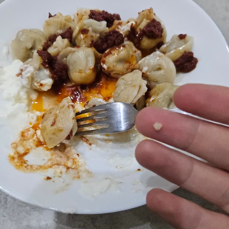 Superfresh Pelmeni Mantısında Kemik Parçası: Diş Ağrısı Ve Mide Bulantısı