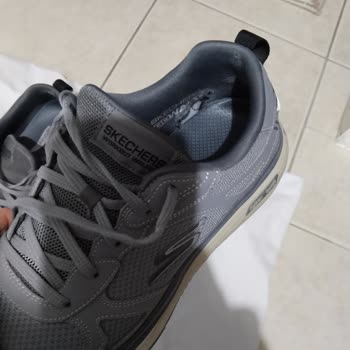 Skechers Ayakkabısının İç Kumaş Yırtılması Ve Taban Yazılarının Silinmesi Nedeniyle Değişim Talebi