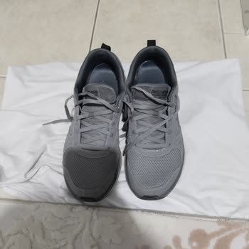 Skechers Ayakkabısının İç Kumaş Yırtılması Ve Taban Yazılarının Silinmesi Nedeniyle Değişim Talebi