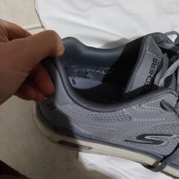Skechers Ayakkabısının İç Kumaş Yırtılması Ve Taban Yazılarının Silinmesi Nedeniyle Değişim Talebi