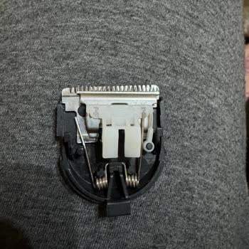 Lexus Sakal Şekillendirme Aletinde Kırılan Kesici Parça İçin Yedek Parça Talebi