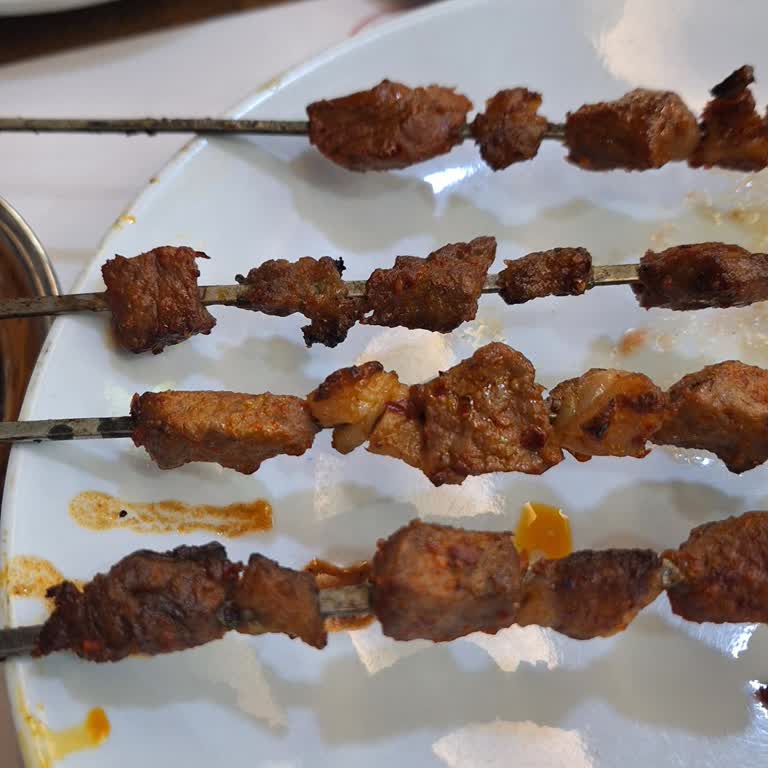 Sipariş Edilen 10 Şişin 2'si Eksik Ve Etler Yanık Kalitede