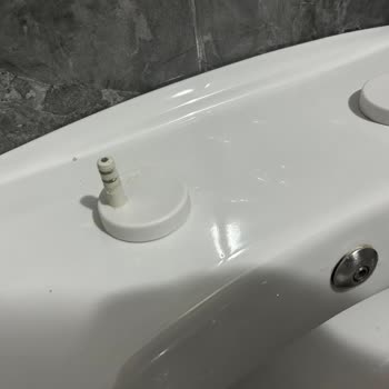 Vitra Yavaş Açılır Kapanır Parçası Plastik Olması Nedeniyle Kırıldı