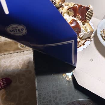 Ünlü Antep Pastaneleri Yaş Pastanın İçinden Cam Parçası Çıktı