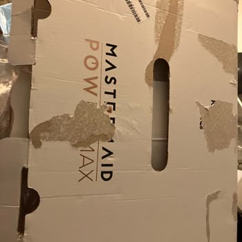 Karaca Mutfak Robotunun Plastik Parçası Kırık Ve Kutusu Yıpranmış