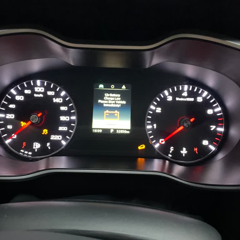 12V Akü Uyarısı Tekrarlıyor Ve İkame Araç Sağlanmadığı İçin Araç Değiştirme Talebi