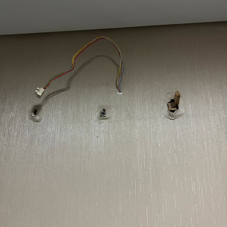 Sur Yapı Banyo Dolabı Aynası Düşmesi