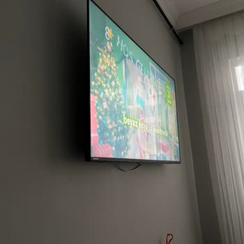 Toshiba 55UV1563DT Televizyonundaki Görüntü Bozukluğu Ve Değişim Talebi