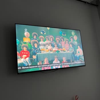 Toshiba 55UV1563DT Televizyonundaki Görüntü Bozukluğu Ve Değişim Talebi