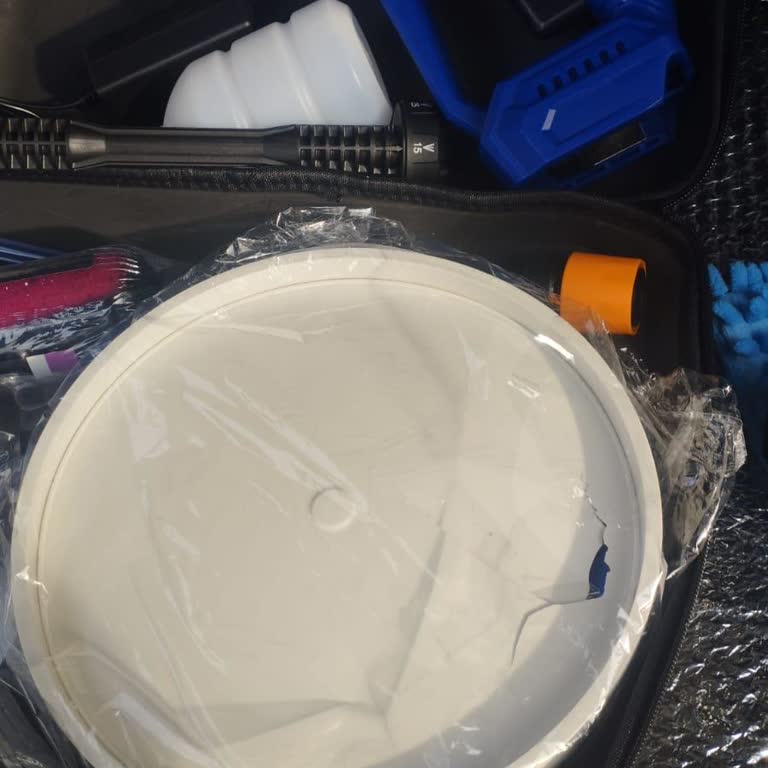 Kırık Kova Ve Cevapsız Müşteri Hizmetleri İle Acil Değişim Talebi