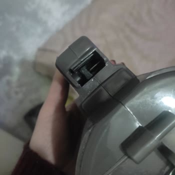 Fantom DC500 Dikey Süpürge Toz Haznesi Kırıldı, A101 Çözüm Sunmadı