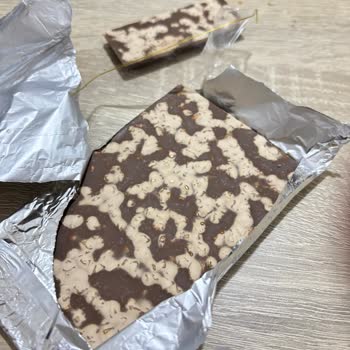 Bağlum BİM Çikolatasında Sağlıksız Lekeler Ve Ürün Değişimi Talebi