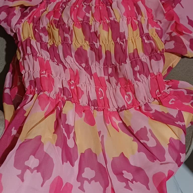 Kadife Etek Yerine Kalitesiz Pembe Elbise Gönderildi, 600 TL İade Talebi