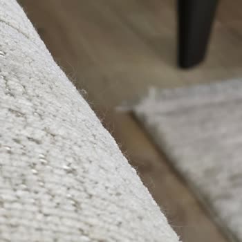 Mona Koltuk Takımının Kumaşında Hızlı Tiftiklenme