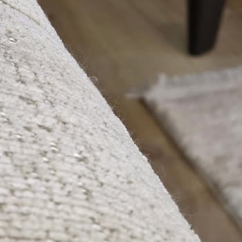 Mona Koltuk Takımının Kumaşında Hızlı Tiftiklenme