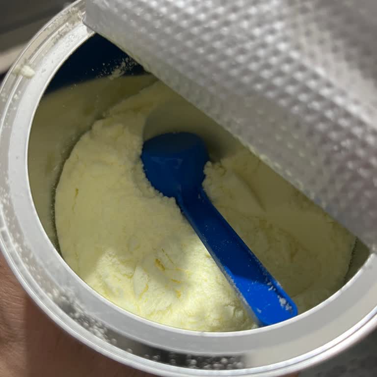 Hipp Bebek Sütünde Renk Değişikliği Bebeği Kusmaya Ve Hastalanmaya Zorladı