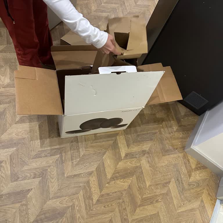 Madame Coco Mağazasında Kırık Yemek Takımı Ve Telefon Yanıtsızlığı