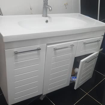 Koçtaş Montaj Hatası Sebebiyle Banyo Dolabı Düşerek Banyoyu Su Basması