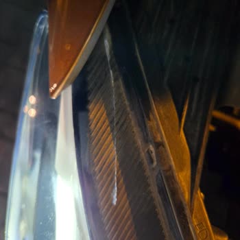 Ön Sağ Far Çatlağı İçin Garanti Kapsamında Ücretsiz Değişim Talebi