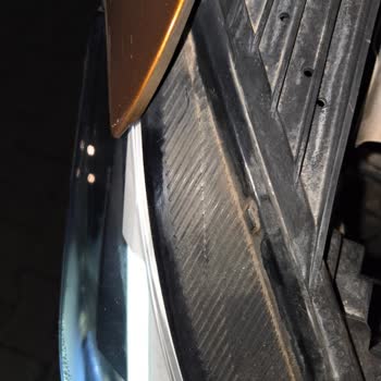 Ön Sağ Far Çatlağı İçin Garanti Kapsamında Ücretsiz Değişim Talebi